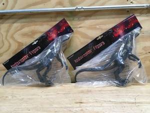 lot 30 image: Lot of 2 - 15 Velociraptor Figurines