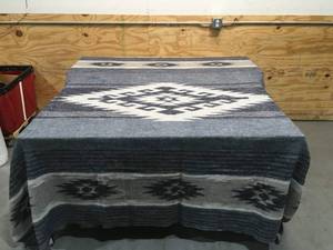 lot 85 image: White River Home King Size Wool Blanket