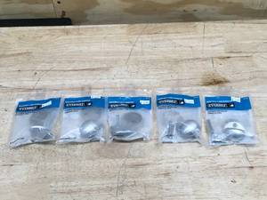 lot 87 image: Lot of 5 - Everbilt Adjustable Floor Doorsteps Model # 161 741
