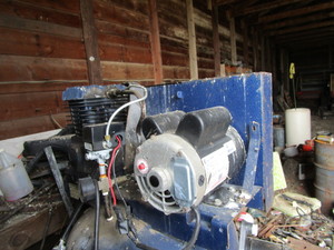 lot 17 image: 60gal Air Compressor