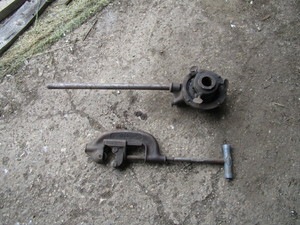 lot 24 image: Ridgid Pipe Cutter & Pipe Threading Tool