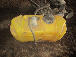 lot 31 image: 25gal Spray Tank & Lawnmower
