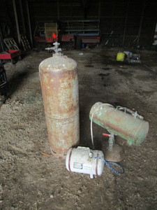 lot 32 image: Air Tanks