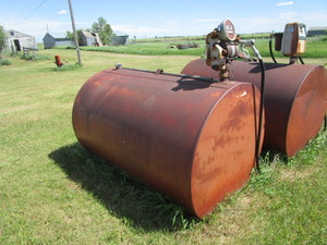 lot 3 image: 500 gal Fuel Tank wElectric Pump