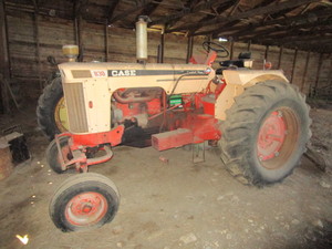 lot 4 image: Case 830 Diesel