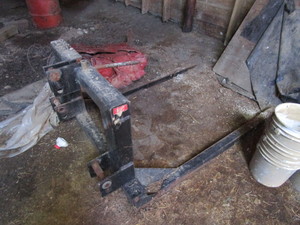 lot 6 image: 3 Point Bale Fork
