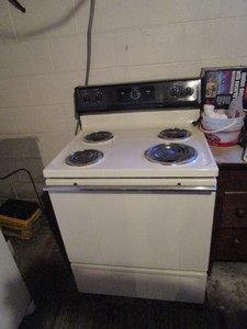 lot 52 image: Hotpoint Stove