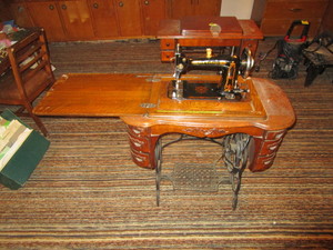 lot 63 image: Vintage New Cottage Sewing Machine
