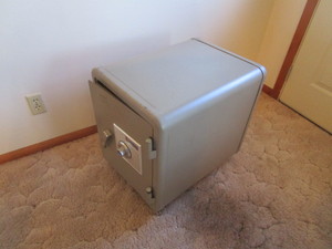 lot 77 image: Large Safe 17x22x22