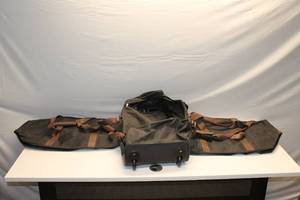lot 11 image: Lot of Bella Russo roller bag and 2 duffel bags