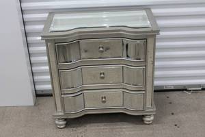 lot 35 image: Glam Mirrored 3-Drawer Accent Chest
