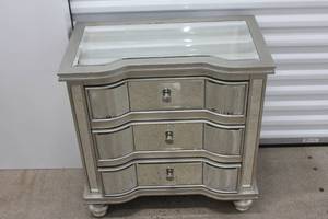 lot 36 image: Glam Mirrored 3-Drawer Accent Chest