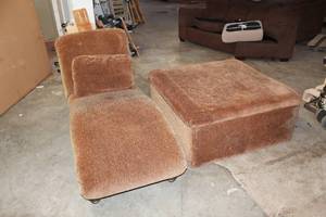 lot 56 image: Leopard Upholstered Chaise Lounge