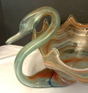 lot 83 image: Slag Glass Swan