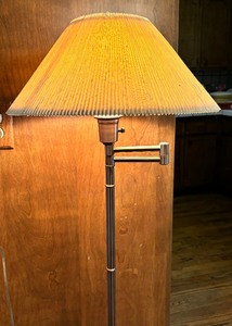 lot 94 image: Lovely Vintage Floor Lamp