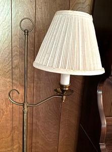 lot 99 image: Charming Vintage Floor Lamp