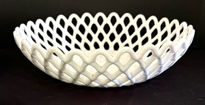 lot 159 image: Variety of Vintage Milk Glass