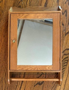 lot 162 image: Two Wall Mounted Cabinets