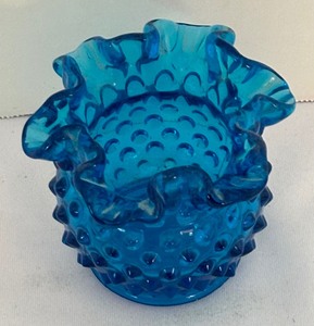 lot 170 image: Vintage Fenton Ruffled Colonial Blue Hobnail Bud Vase