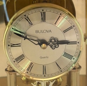 lot 70 image: Classy Bulova Clock