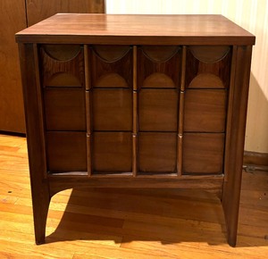 lot 9 image: Pair of Kent Coffey Perspecta 3 Drawer Mid Century Rosewood and Walnut Nightstands  Side End Table