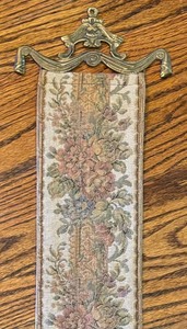 lot 192 image: Lovely Bell Pull