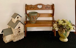 lot 109 image: Adorable Vintage Finds