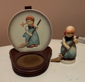 lot 38 image: Little Homemakers Collection Hummel Plate and Figurine Sets with Stands