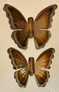 lot 60 image: Beautiful Vintage Butterfly Decor Including Pair of Vintage Brass Butterfly Wall Hangings