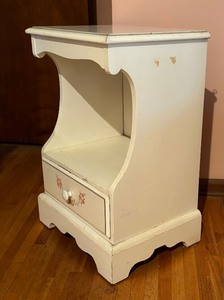 lot 41 image: Vintage Painted Wooden Nightstand  Side Table