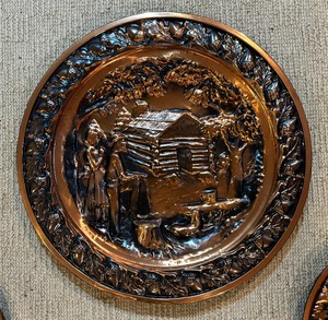 lot 210 image: Five Vintage Coppercraft Guild Platters