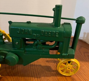 lot 223 image: Cast Iron John Deere 116 Scale GP Tractor Reproduction
