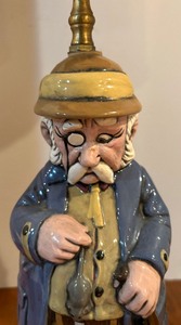 lot 224 image: Vintage Albertas Mold British Colonial Safari Mouse Hunter Lamp