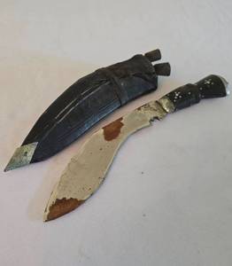 lot 244 image: Fabulous Vintage Cased Knife and More