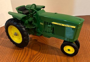 lot 252 image: ERTL Die Cast John Deere Tractor and Implement