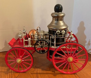 lot 232 image: Jim Beam Mississippi Fire Engine #313 Liquor Decanter