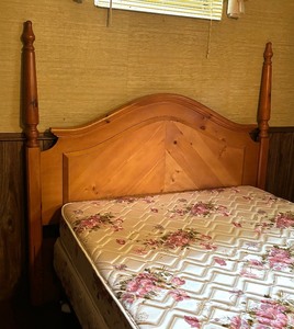 lot 3 image: Wooden Vintge Queen Bed Frame