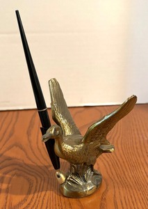 lot 256 image: Vintage Brass Pen Holder by PM Craftsman