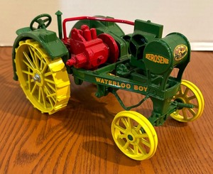 lot 266 image: ERTL Die Cast John Deere 1915 Waterloo Boy Tractor Reproduction