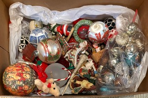 lot 271 image: Deck The Halls A Variety of Christmas Decor