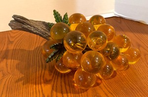 lot 33 image: Vintage Mid Century Glass Grape Decorative Cluster