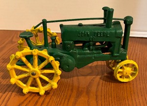 lot 275 image: John Deere Cast Iron Tractor Reproduction