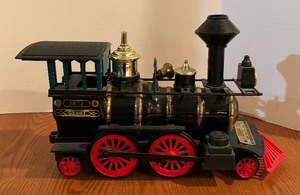 lot 278 image: Vintage Jim Beam Grant Train Decanter