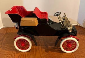lot 293 image: Vintage Jim Beam 1903 Model A Ford 100 Months Old Decanter