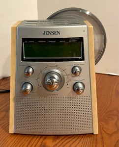 lot 295 image: Emerson PD6810 and Jensen TCR 560 Portable RadioCD Player