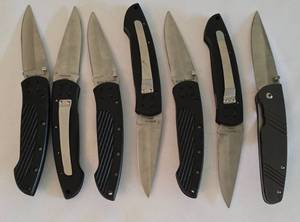 lot 331 image: Collection of Ridge Runner Folding Knives