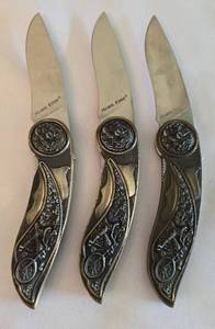 lot 334 image: Three Rebel Edge Folding Knives