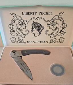 lot 339 image: Extensive Collection of Folding Pocket Knives