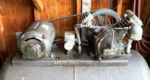lot 308 image: Vintage Ingersoll 23404 Air Compressor