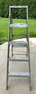 lot 310 image: Metal Step Ladder